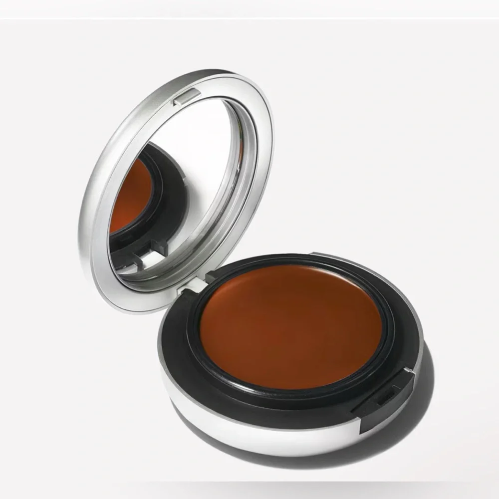 MAC Cosmetics lightweight sweat